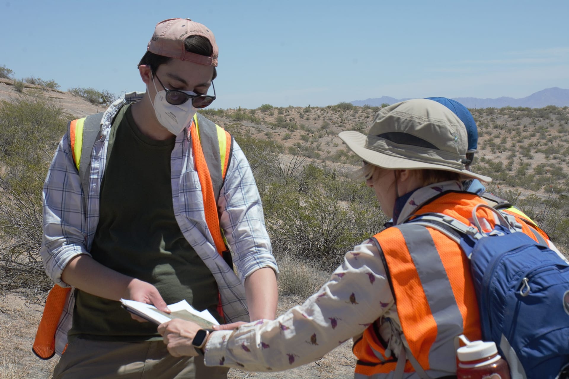 Zach Morse reviewing EVA landing sites with RISE2 participants.